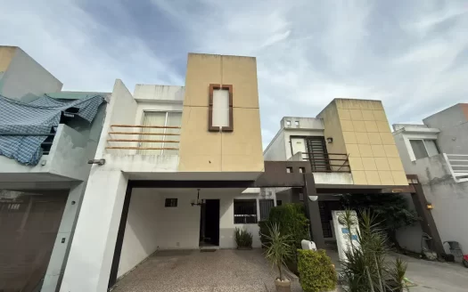 Casa en Venta Privadas de Santa Rosa Apodaca